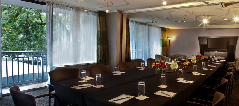 Kimpton Hotel Madera Mahogany Room - Small and executive meeting space in Washington, DC
