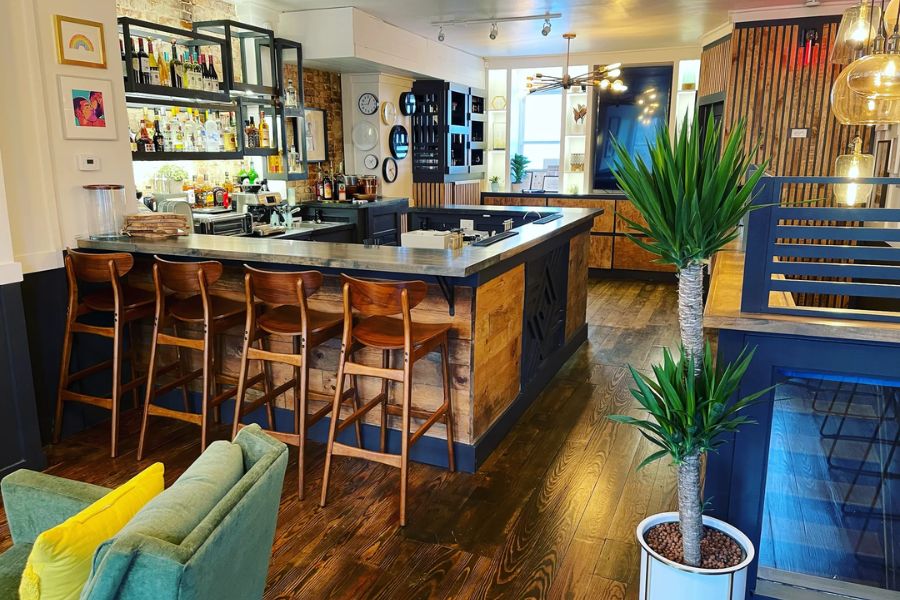 Licht Cafe & Bar