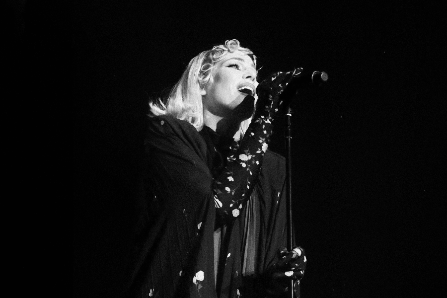 Picture of Natasha Bedingfield Singing