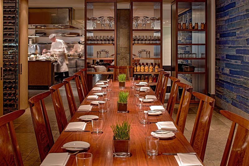 Table du chef au Blue Duck Tavern, étoilé au Michelin - Espace de restauration privé pour des groupes intimes de 150 personnes ou moins à Washington, DC