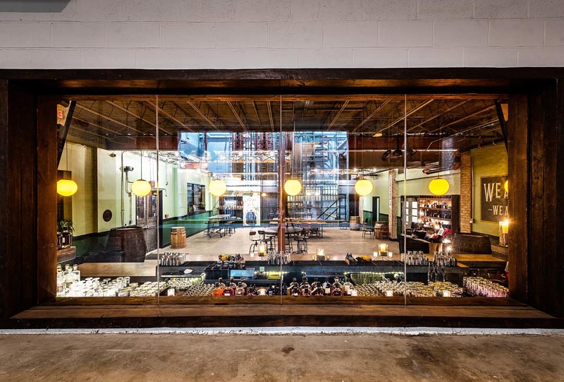 @ rlopez809 / @oneeightd - Vista de la destilería en One Eight Distilling en el vecindario Ivy City de DC