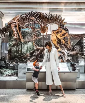 @districtofchic - Mother with child at the Smithsonian National Museum of Natural History's fossil hall - Free things to do in Washington, DC