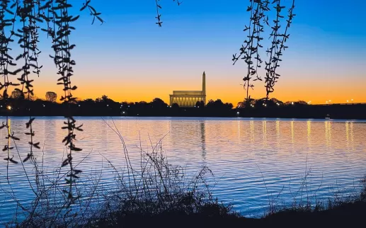 @melvinshoots_ - Lincoln Memorial sunsrise